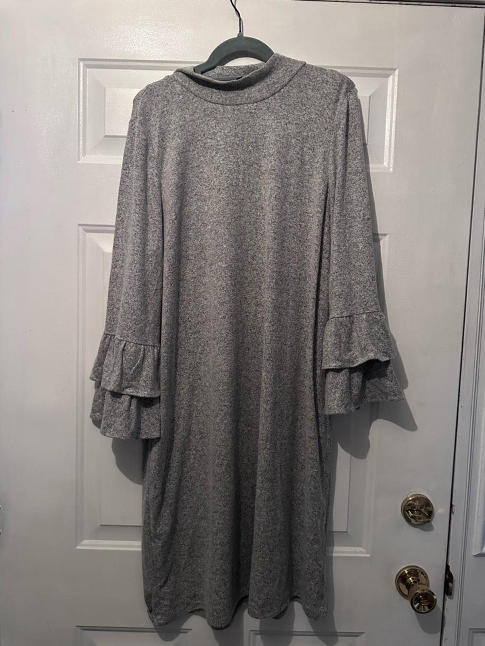 White House Black Market 2XL EUC Women's Grey Ruffle Sleeve Shift Dress